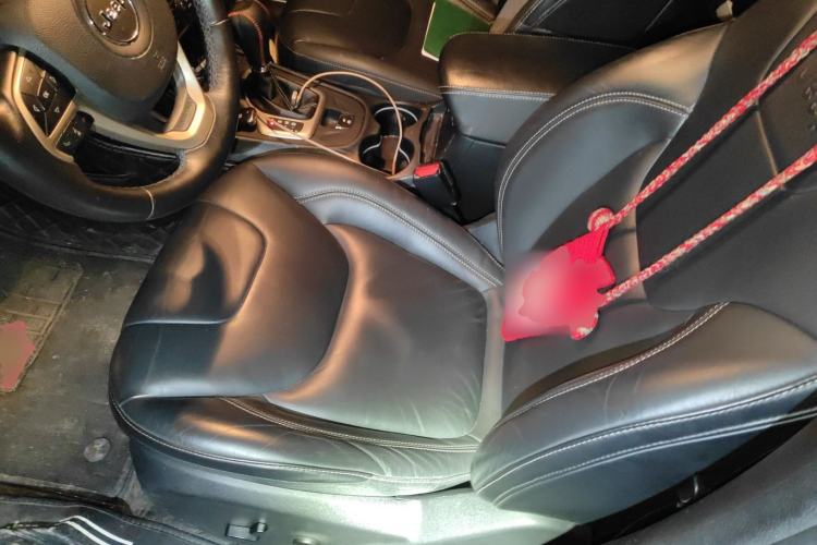 Used Jeep Cherokee 2016 2.4L Leading Smart Version
