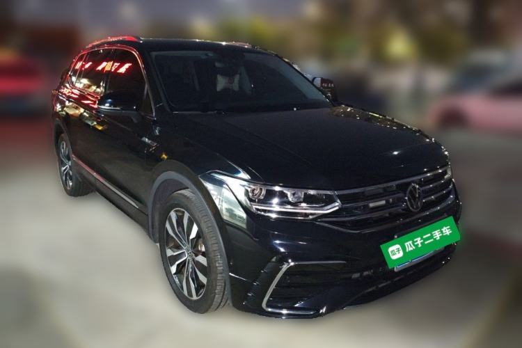 Used Volkswagen Tiguan L 2023 Facelifted 380TSI Automatic All-Wheel Drive R-Line Plus Version 7-Seater
