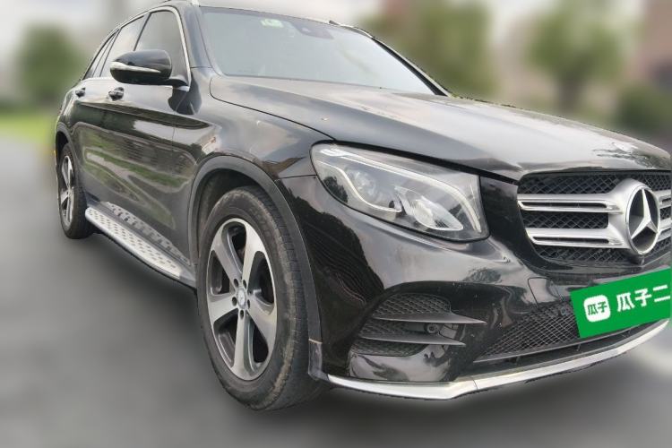 Used Mercedes-Benz GLC 2017 GLC 260 4MATIC Luxury Model Front Right 45 Deg