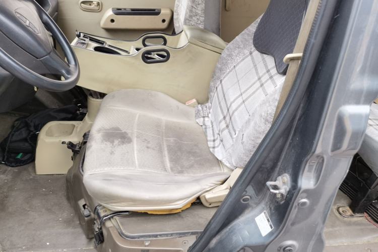 Used FAW Jiabao V80 2014 1.5L Logistics Comfort Model Left Front Seat