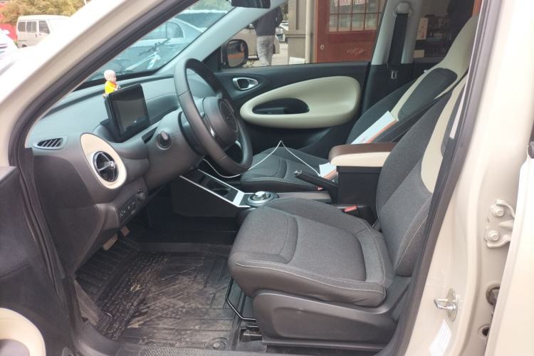 Used Wuling Bingo 2023 203km Light Edition Left Front Seat