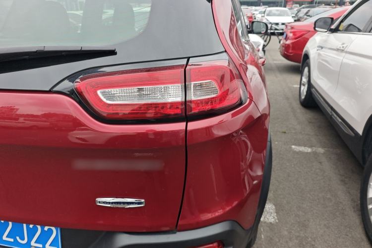 Used Jeep Cherokee 2016 2.4L Leading Smart Version
