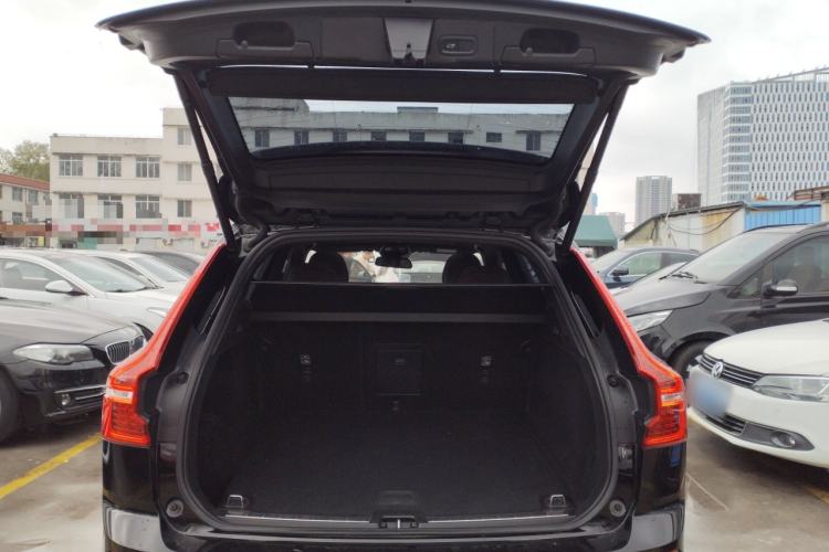 Used Volvo XC60 2023 B5 4x4 Smart Luxury Edition Trunk