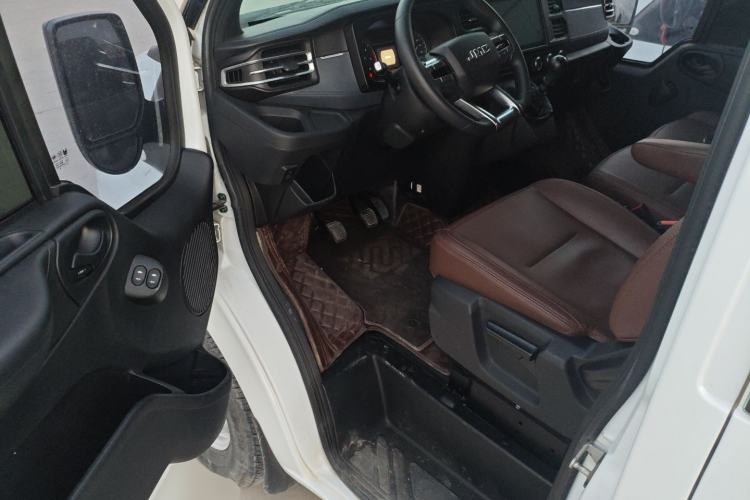 Used JMC Fushun 2023 2.0T Manual Short-Wheelbase Mid-Top Commercial Multi-Purpose 6-Seater Passenger Vehicle