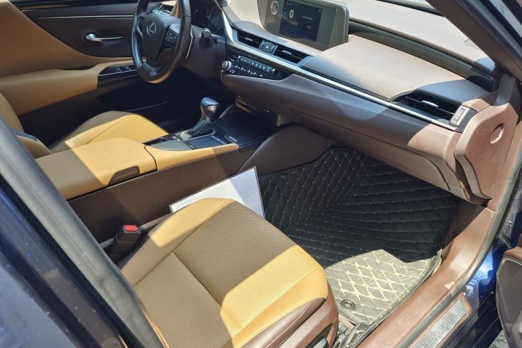 Used Lexus ES 2020 300h Premier Edition
