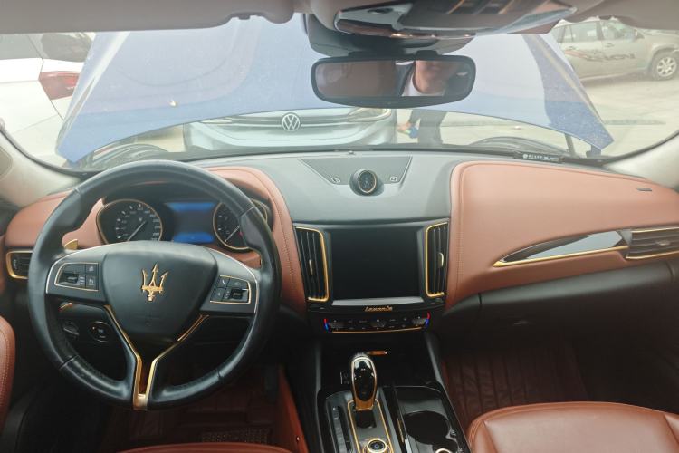 Used Maserati Levante 2016 3.0T Standard Edition Center Console