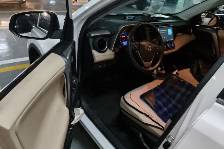 Used Toyota RAV4 2013 2.0L CVT Two-Wheel Drive Urban Edition
