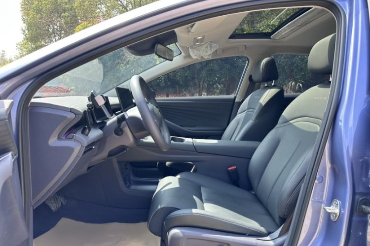 Used Nissan N6 2026 Model 180 Max Interior 2