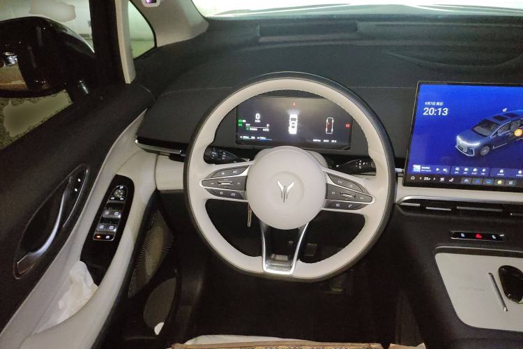 Used VOYAH Dream 2025 PHEV Four-Wheel Drive Prestige Kunpeng Edition Steering Wheel