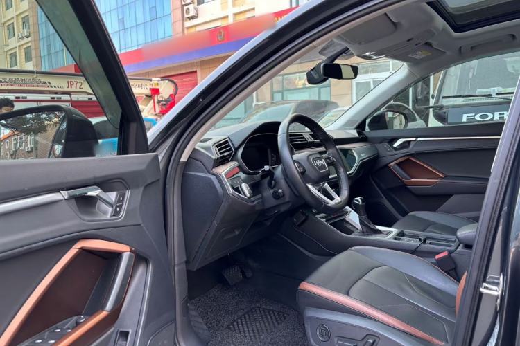 Used Audi Q3 2019 40 TFSI Fashionable and Elegant Model