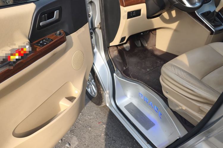 Used Jinbei Grace 2014 2.4L Standard Short-Wheelbase 7-Seater 4RB2
