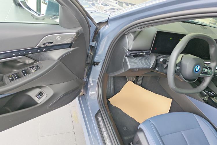 Used BMW i5 2024 eDrive 35L Prestige Luxury Package Driver Seat