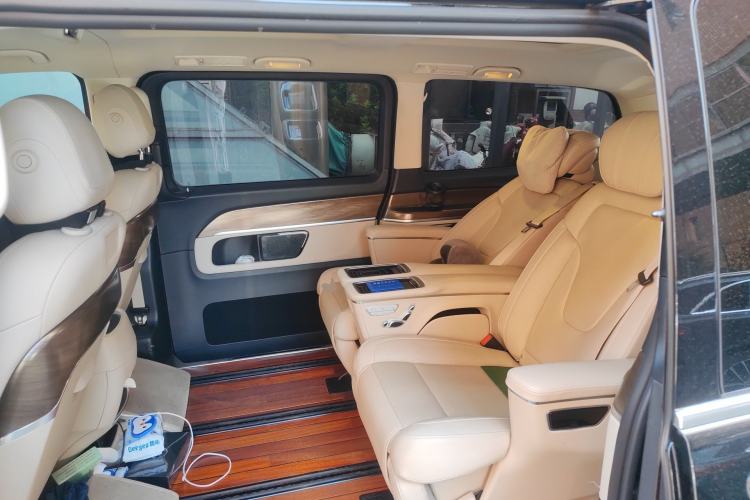 Used Mercedes-Benz V-Class 2020 V 260 L Long-wheelbase Luxury Edition Left Rear Seat