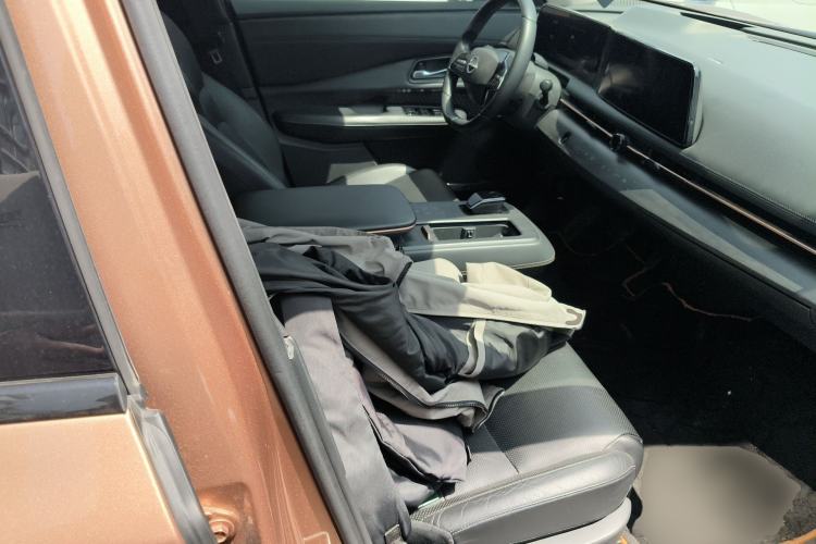 Used Nissan ARIYA 2022 Two-Wheel Drive Long Range Top-Tier Version Right Front Seat