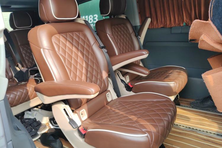 Used Mercedes-Benz Vito 2011 2.5L 7-seater executive version