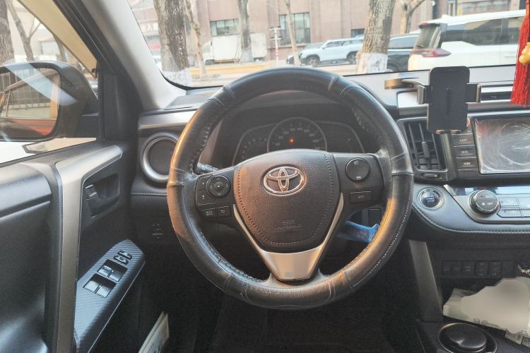 Used Toyota RAV4 2015 2.5L Automatic 4x4 Elite Edition

