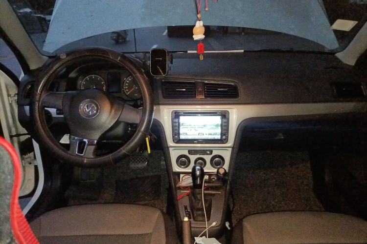 Used Volkswagen Gran Lavida 2013 1.6L Automatic Fashion Model
