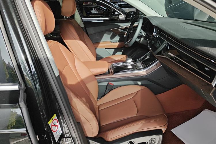 Used Audi Q7 2023 45 TFSI quattro S line Sport model Right Front Seat