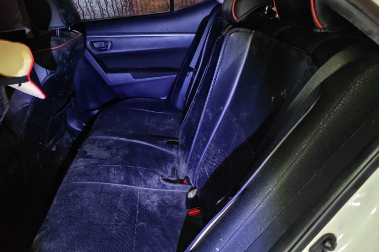 Used Toyota Corolla 2017 Revised Dual-Engine 1.8L E-CVT Leading Edition Interior 4