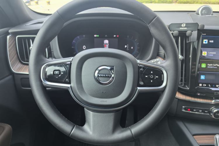 Used Volvo XC60 2023 B5 4x4 Smart Luxury Edition
