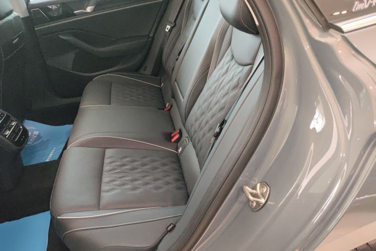 Used Volkswagen Magotan 2024 380TSI DSG Ultimate Edition Left Rear Seat