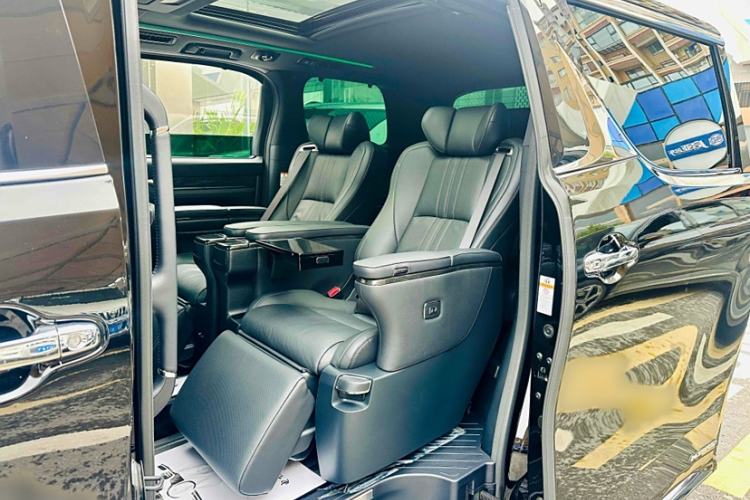 Used Lexus LM 2020 300h Seven-Seat Elegant Edition
