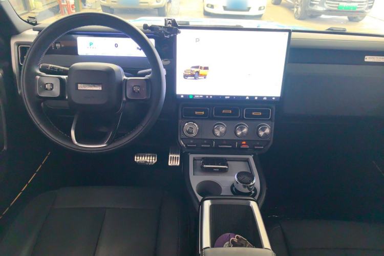 Used iCAR V23 2025 401 Two-Wheel Drive Intelligent Driving Version Center Console