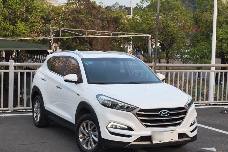 Used Hyundai Tucson 2015 1.6T Dual-Clutch Two-Wheel-Drive Smart Model Exterior 4