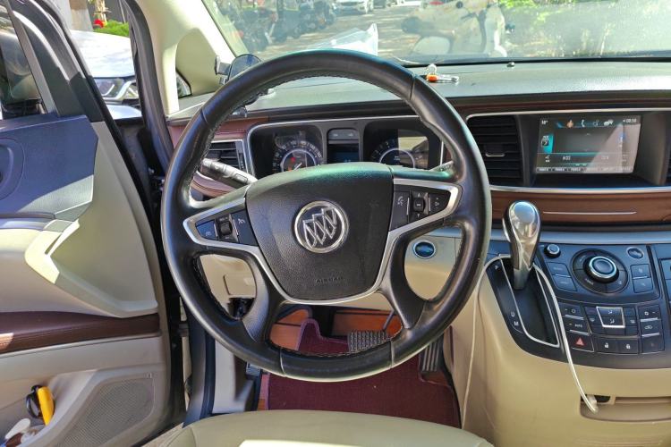 Used Buick GL8 2018 28T Luxury Model China VI Standard Steering Wheel