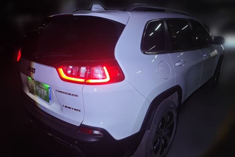 Used Jeep Cherokee 2019 2.0T Four-Wheel Drive Explorer Edition China VI Emission Standard