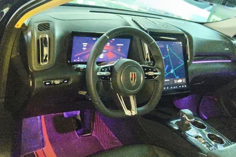 Used Hongqi HS3 2023 1.5T Two-Wheel Drive Shanwei Edition Center Console