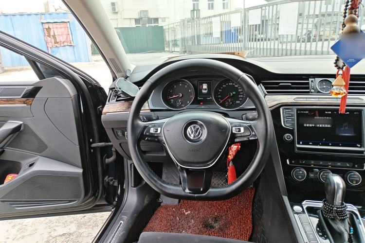 Used Volkswagen Magotan 2017 330TSI DSG Luxury Model Steering Wheel