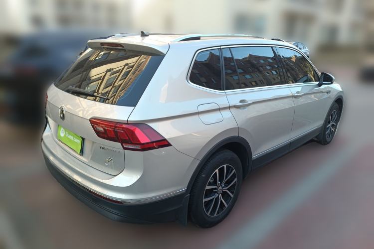 Used Volkswagen Tiguan L 2018 330TSI Automatic Two-Wheel Drive Luxury Edition Rear Right 45 Deg