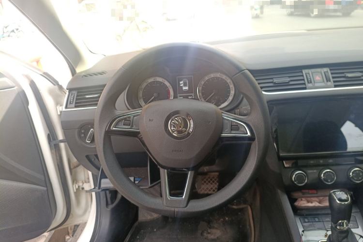 Used Skoda Octavia 2019 TSI280 DSG Luxury Edition Station Wagon China VI Standard Steering Wheel