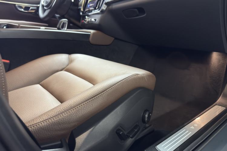 Used Volvo V90 2022 Cross Country B5 AWD Smart Range Edition
