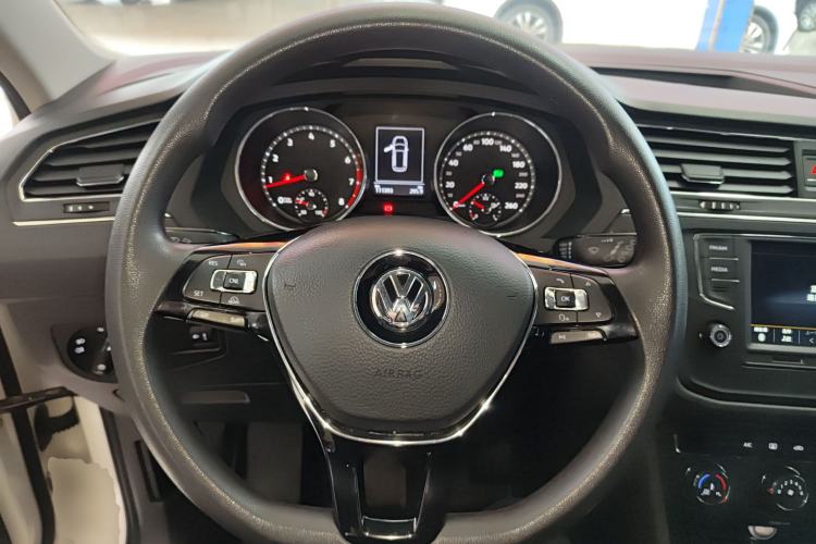 Used Volkswagen Tiguan L 2018 330TSI Automatic Two-Wheel Drive Luxury Edition Steering Wheel