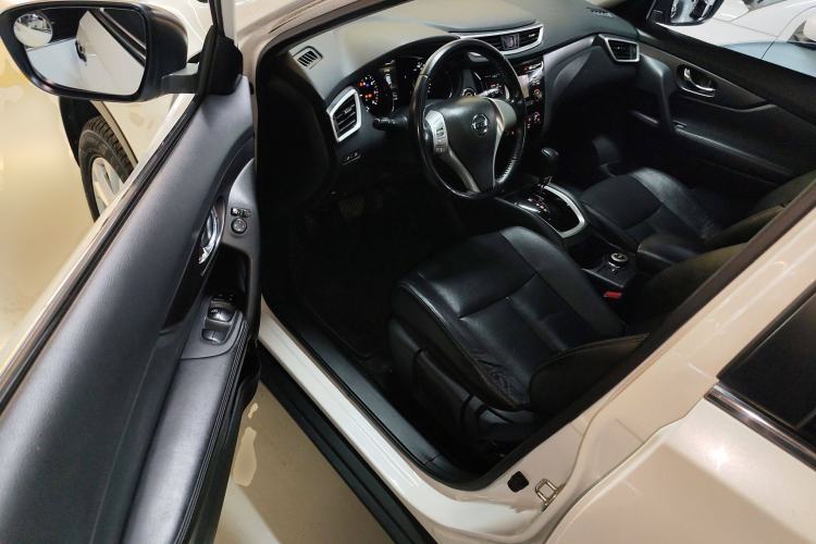 Used Nissan X-Trail 2016 2.0L CVT Smart Enjoyment Version 4WD
