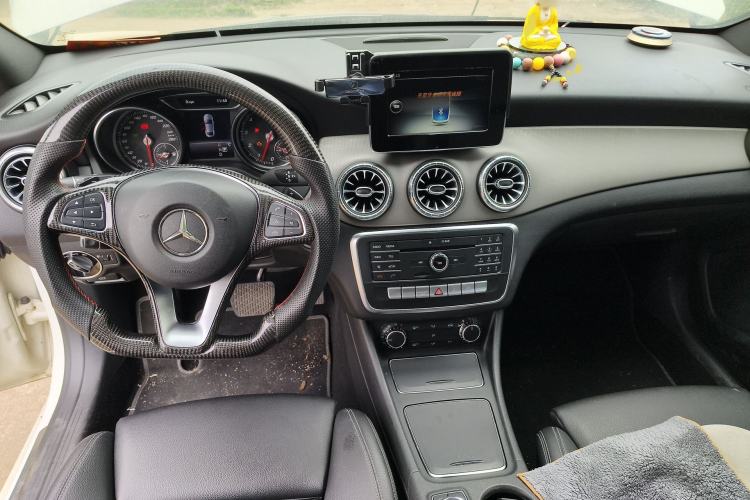 Used Mercedes-Benz CLA 2016 Refreshed CLA 200 Sport Edition Center Console