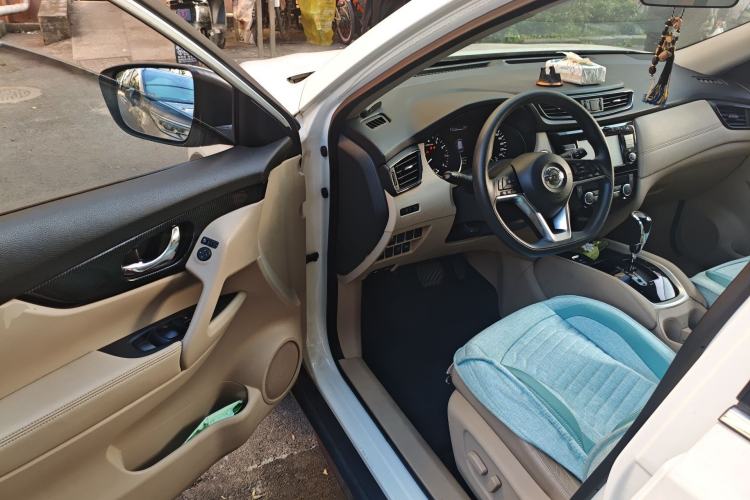 Used Nissan X-Trail 2017 2.5L CVT Leading Edition 4WD Driver Seat