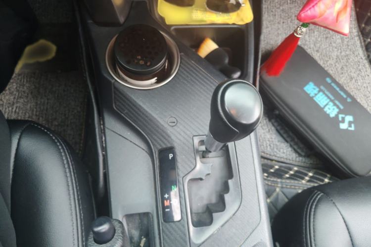 Used Toyota RAV4 2015 2.0L CVT 4x4 Trend Edition Gear Lever