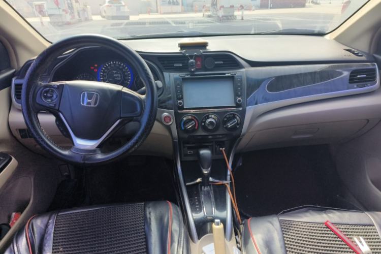 Used Honda Crider 2013 1.8L automatic luxury edition Center Console