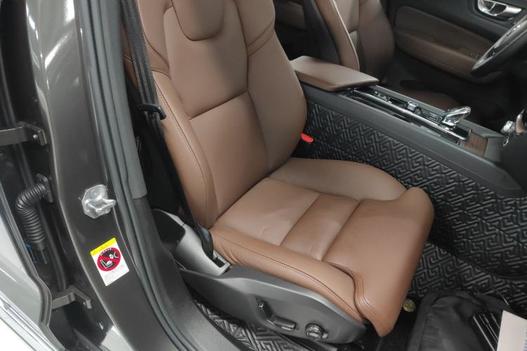 Used Volvo XC60 New Energy 2022 T8 Plug-in Hybrid All-Wheel Drive Smart Luxury Edition Right Front Seat