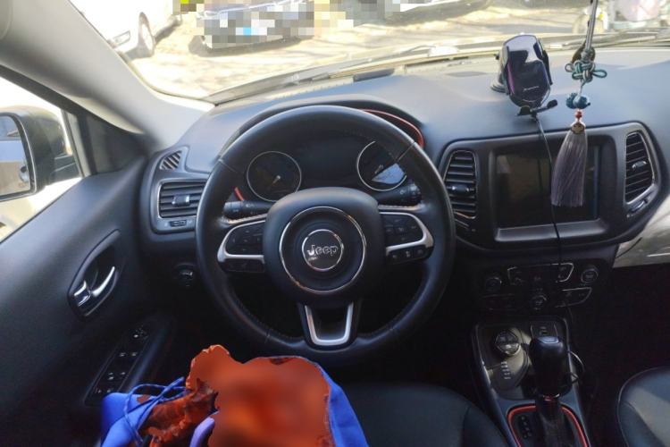 Used Jeep Compass 2017 200TS Automatic High-Performance All-Wheel Drive Edition Steering Wheel