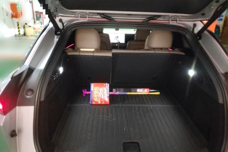 Used Li Auto i6 2025 Model Four-Wheel-Drive Standard Type
