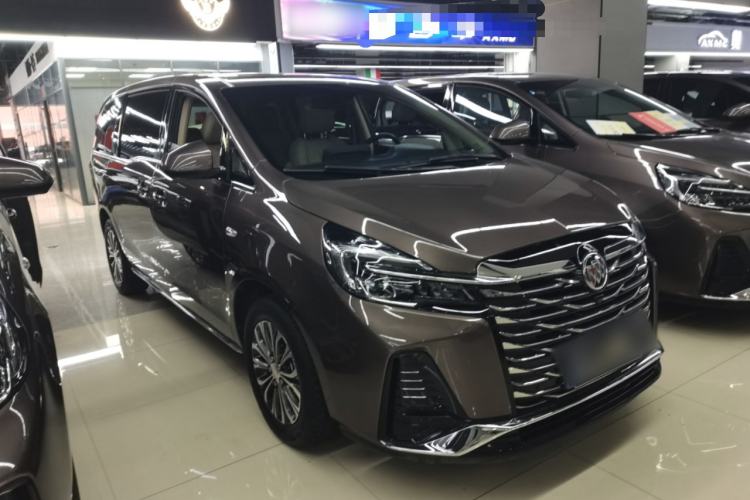 Used Buick GL8 2023 Facelifted Land Cruiser Executive Luxury Version
