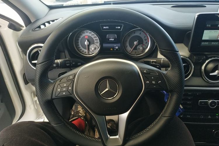 Used Mercedes-Benz GLA 2015 GLA 220 4MATIC Fashion Model Steering Wheel