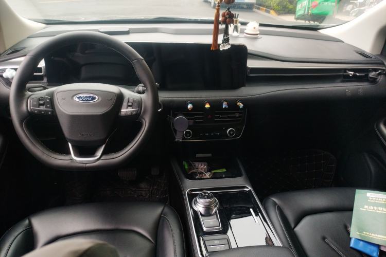 Used Ford Edge 2021 PLUS EcoBoost 245 Two-Wheel-Drive Platinum Edition 5 Seats Center Console