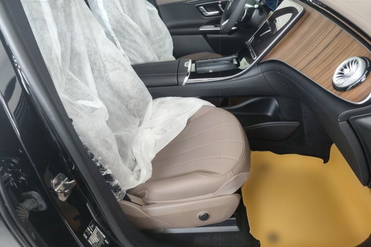 Used Mercedes-Benz EQE SUV 2024 500 4MATIC Pioneer Edition Right Front Seat