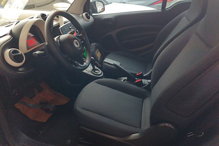 Used smart fortwo 2015 1.0L 52 kW hardtop Dynamic version
