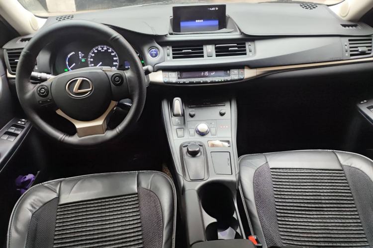 Used Lexus CT 2014 CT200h Comfort Edition Monochrome Center Console